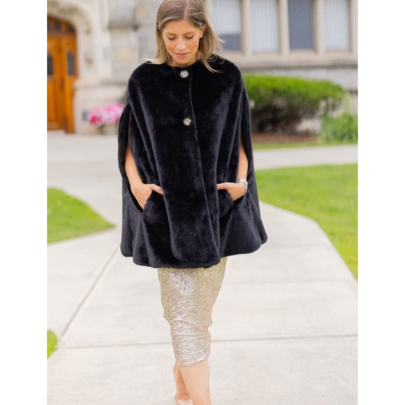 PRETTY RUGGED TS LUXE PONCHO FAUX FUR MINK WATERPROOF SATINTEX COZY ARM SLITS OS - Picture 1 of 12